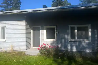 Image de Maison de deux chambres avec bain tourbillon extérieur et grand sauna.