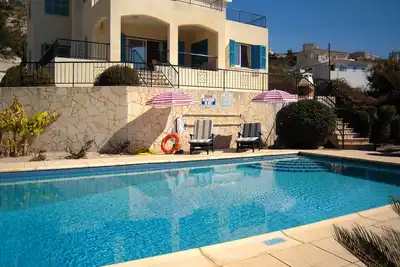 Image de Villa Paradeisos, belle piscine et jardins, vue imprenable, 3 terrasses