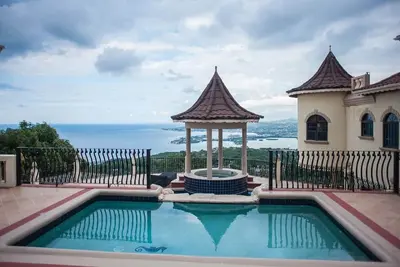 Image de 1br Guesthouse - Maître / WiFi / Piscine / Ac / Femme de ménage