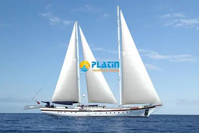 Image de Platin Yachting Ultra lux 5 cabines 10 passagers avec Jet Ski et Jakuzi