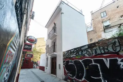 Image de Complete Finca à Barrio del Carmen de Valencia, rez-de-chaussée 3 étages et terrasse