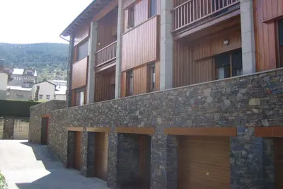Image de Appartement confortable Ă Alp avec jardin et parking, Ă 10 minutes des pistes de ski!