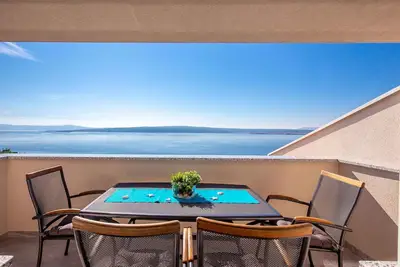 Appartement de vacances meublé moderne avec vue mer et piscine
