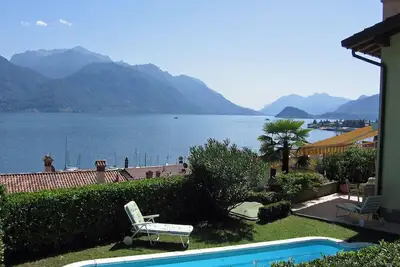 Image de maison au calme avec piscine privée et beau jardin au bord du lac de Côme