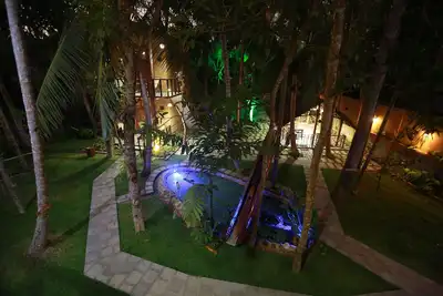 Image de Profitez de vos vacances juste à côté de la plage en découvrant la culture locale.