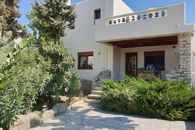 Image de Belle maison jusqu'à 4 personnes. avec piscine communautaire à Pitsidia