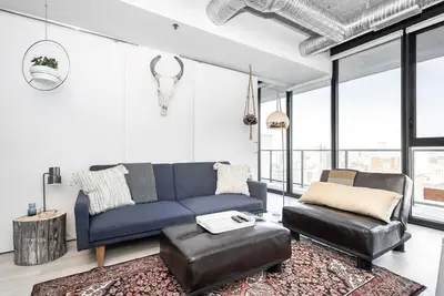 Image de Condo industriel chic au 12e étage du centre-ville