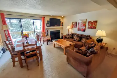 Image de louer une chambre pouvant accueillir quatre personnes dans un condo partagé avec le propriétaire