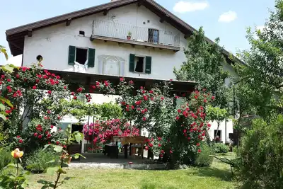 Image de Chambres d'hotes et riche petit dejeuner dans maison particulier.