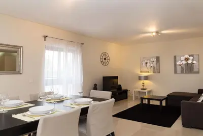 Image de Appartement moderne de luxe à proximité du golf, de la plage et de la marina