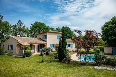 Image de Villa provençale avec piscine chauffee privée, terrasses, jardins à Draguignan