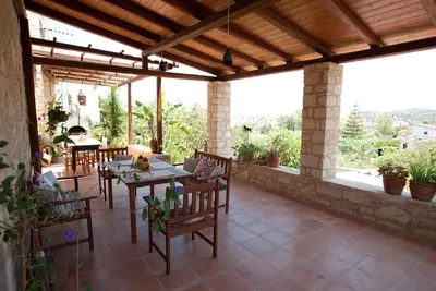 Image de Manoir crétois du XIXème siècle restauré avec amour avec jardin