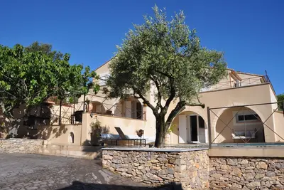 Image de Villa avec piscine chauffée et spa au calme de la garrigue Nîmoise