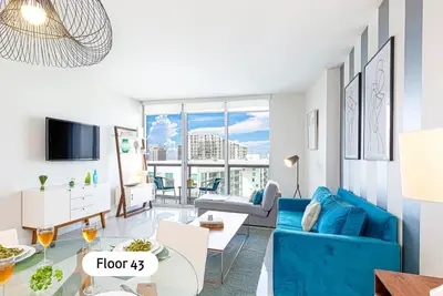 Image de Vues Sur La Ville Et La RIVIÈRE À Partir De 43 ÉTAGE, RÉSIDENCE W, Gratuit: Piscine / Spa / Gym / Wi-Fi PRIVÉ