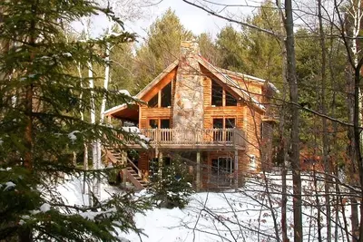 Image de Luxury Log Home, WiFi, confidentialité, étang, ruisseau, cascade, Okemo 10 min. Aucun Wknd vacances
