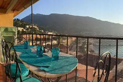 Image de La Mandarine Bleue : (the blue mandarin): terrasse with a panoramic view on sea