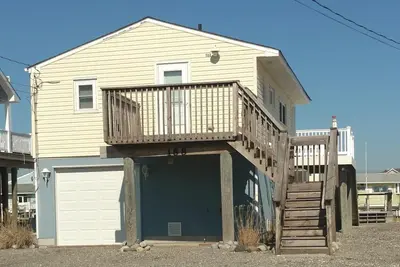 Image de Bungalow au bord de l'eau de Tuckerton Beach, près de Long Beach Island et Atlantic City!