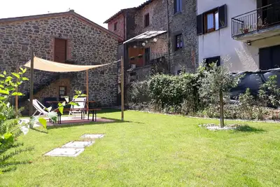 Image de Maison avec jardin et piscine, à distance de marche de la ville