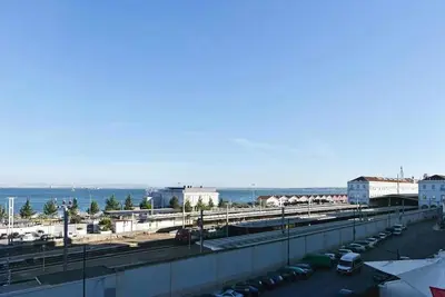 Image de Appartement 1 Br avec vue sur la rivière pour 4, bleu et lumineux - Checkinhome