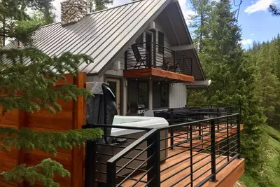 Image de 3Br 2Ba Mountain Cabin moderne sur la rivière bleue