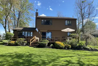 Image de RÉSERVER Maintenant Pour 2019! ! Belle Maison De 4 Bdrm Sur Le Lac Ontario.
