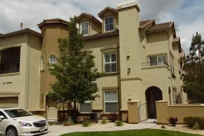 Image de Maison de ville haut de gamme dans une résidence hors Mt. Se leva