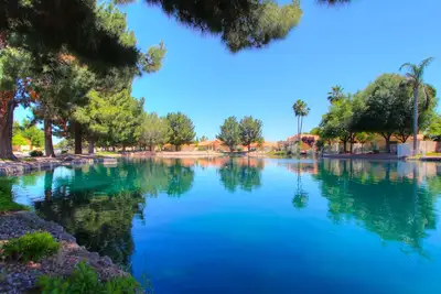 Image de Bord de l'eau Maison de luxe dans le désert!
