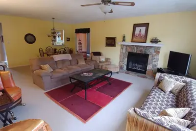 Image de Northlake Captain'S Quarters dispose de 3 chambres et 2 salles de bain complètes pour accueillir 6.