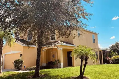 Image de Belle maison de vacances de 4 chambres à coucher avec canapé-lit et piscine orientée sud.