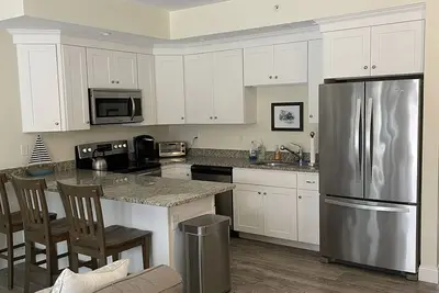 Image de Beau condo de luxe 1 chambre pouvant accueillir jusqu'à 4, bloc à la plage