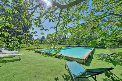 Maison provençale, avec piscine et grand terrain clôturés