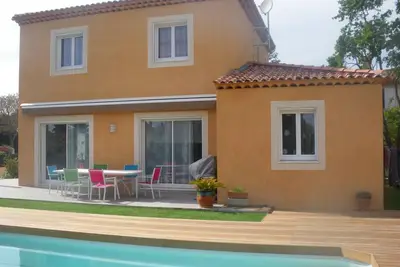 Image de Ravissante maison familiale avec piscine entre colline et mer en provence