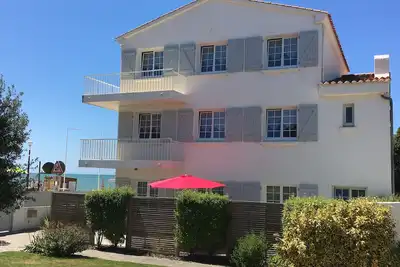 Image de Appart 2/4 pers dans Maison, 3 Etoiles, à 30 m plage, Terrasse, Parking Prive