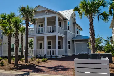 Image de WaterSound Beach Luxury Vacation & Business Home (en anglais seulement). Voiturette de golf, vélos, jouets de plage, 30a