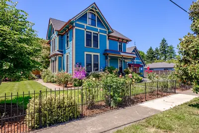 Image de Maison historique dans la région viticole près de l'Université Western Oregon