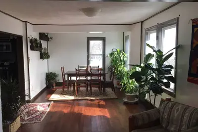 Image de Maison familiale dans quartier calme, à 5 miles de Boston!