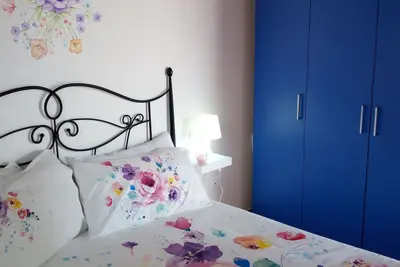 Image de Appartement avec piscine commune, jardin et terrasse avec vue sur les collines