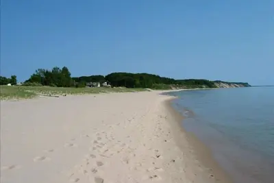 Image de Plage privée du lac Michigan! Couchers de soleil à couper le souffle! Fantastique Family Fun!