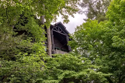 Image de Log Cabin confortable à distance de marche de la piscine, centre de loisirs et piste de ski