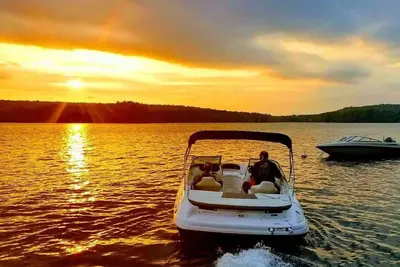 Image de Nouvelle liste! Thompson Lake (avant) Getaway!