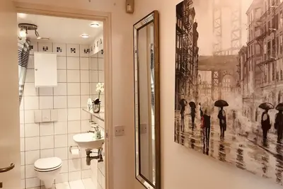 Image de 2 Bedroom Luxe Dockland Apartment with Parking
