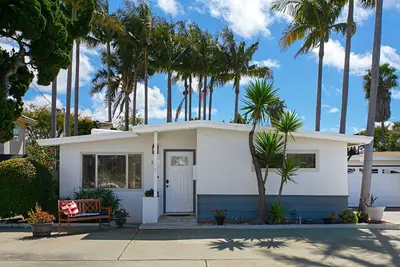 Image de Epic Family Bungalow sur la plage - 1 pâté de maisons de la plage - Grand jardin clôturé