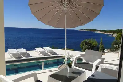 Image de Appartement de vacances avec utilisation de la piscine et vue sur la mer