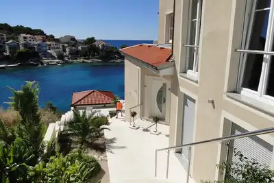 Image de Appartement de vacances avec utilisation de la piscine et vue sur la mer