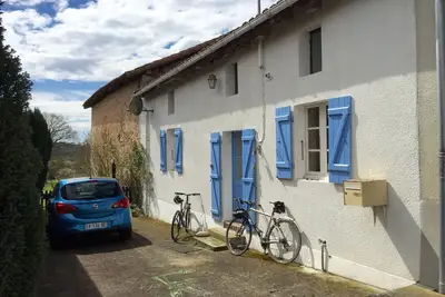 Image de Notre maison à Foulounoux est confortable, détendue et rustique et nous l'adorons!