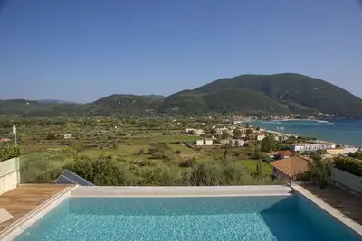 Image de Villa à Vasiliki Lefkada avec vue imprenable sur la mer et piscine