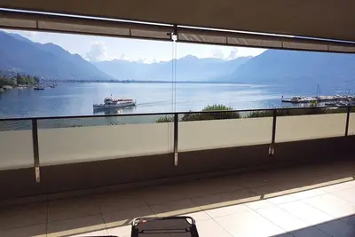 Image de Centre-ville avec vue imprenable sur le lac. 405