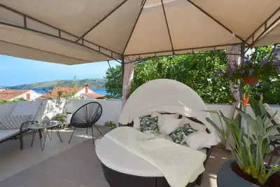 Image de Lanterna - Appartement élégant pour 6 + 4 personnes, à seulement 60m de la plage de galets