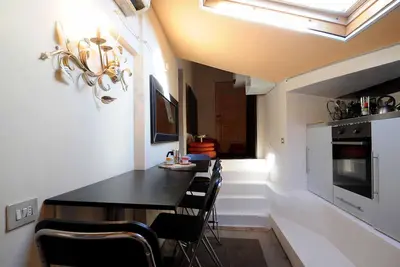 Image de Appartement mansardé le long du fleuve Arno