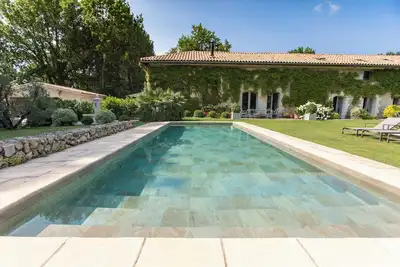 Image de Charming house just outside Bordeaux with heated swimming pool